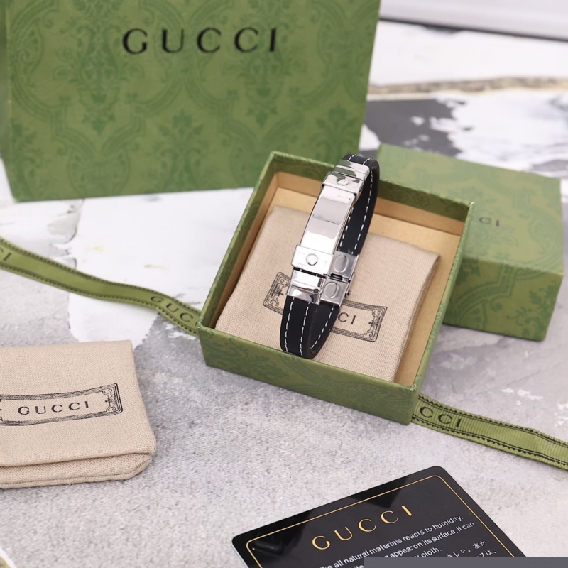 G*u*i bracelets